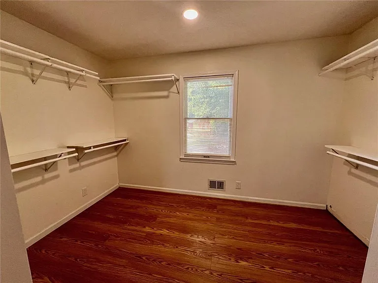 4005 Shallowford Rd — Photo 8