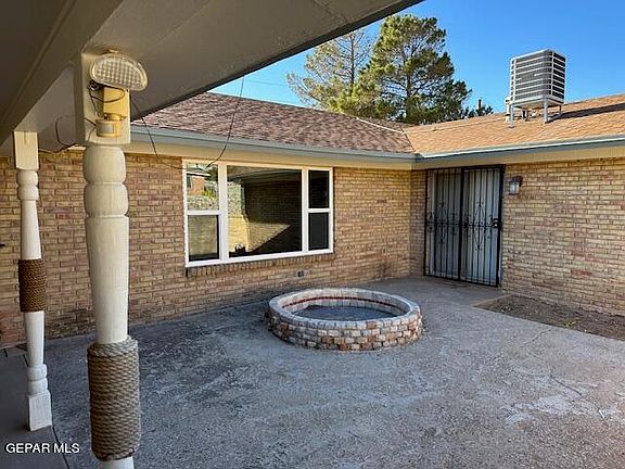 2nd image of 4863 Los Reales Dr