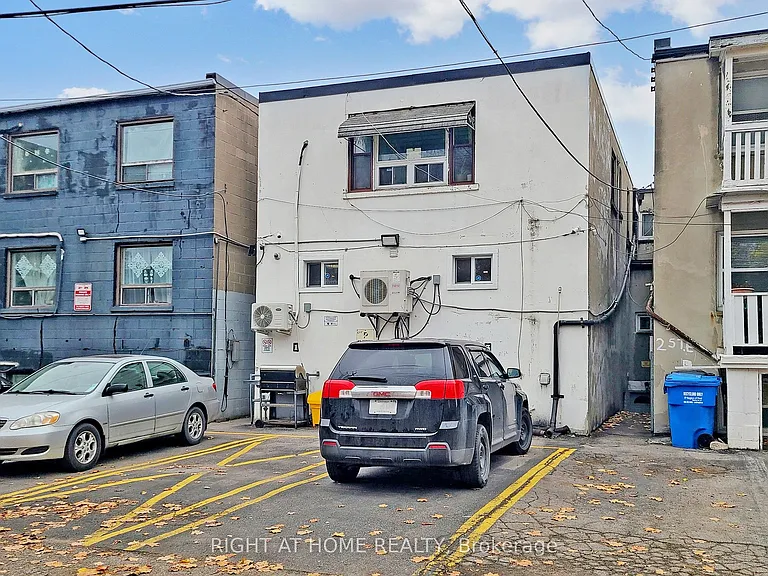 255 Lakeshore Rd E #A — Photo 38