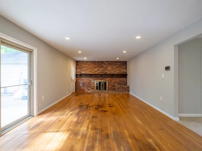 8808 Liberty Ln — Photo 10