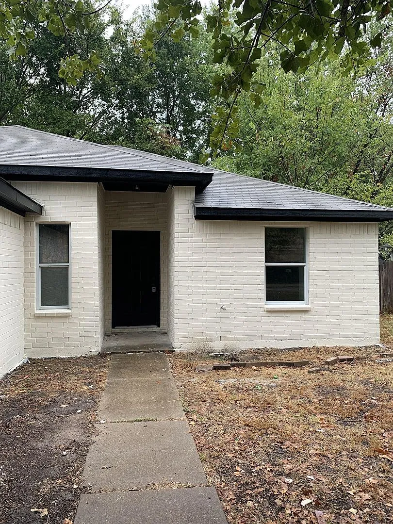 Gorgeously Updated 3 Bedroom 2 Bathroom Home with Garage! — Photo 2