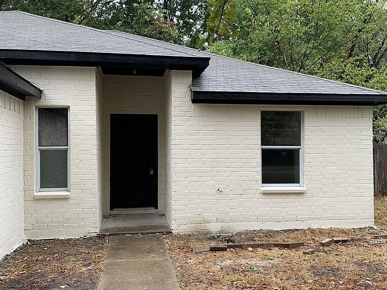 120 Plumthicket Ln — Photo 2