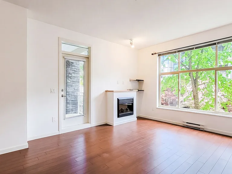2477 Kelly Ave #213 — Photo 8