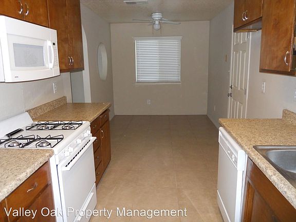3rd image of 608 Knob Creek Ln