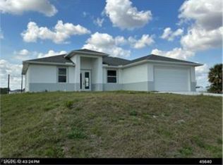 915 Marconi Loop, Banyan Village, FL 33935