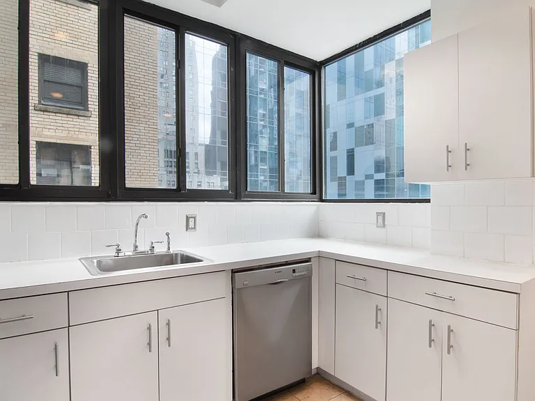 150 W 58th St #13B — Photo 6