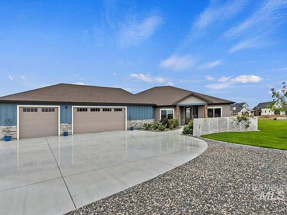 3rd image of 377 Skyline Dr