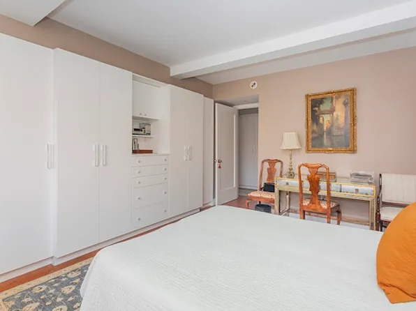 750 Park Avenue image 5 of 9