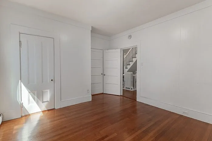 4 bed, 2.0 bath — Photo 2