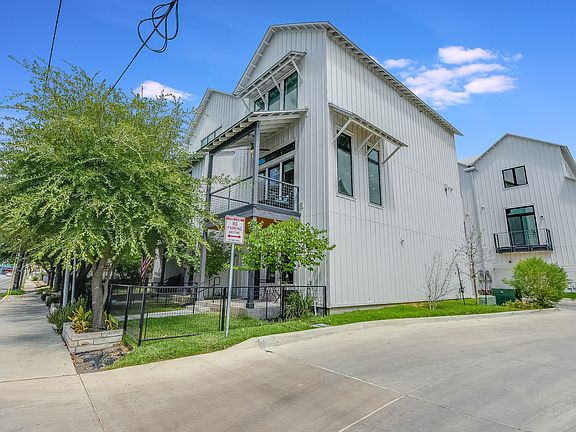 4th image of 1226 S Presa St #203