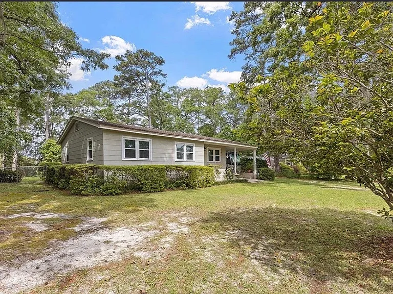1110 Carrin Dr — Photo 12