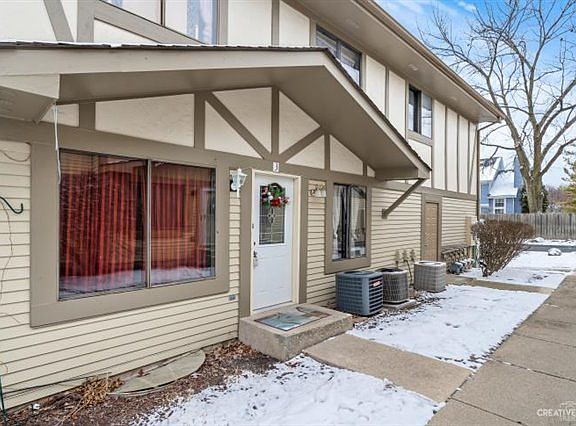 4th image of 29W523 Winchester Cir S Unit 3
