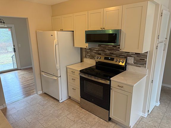 4th image of 2648 Fairlawn Dr