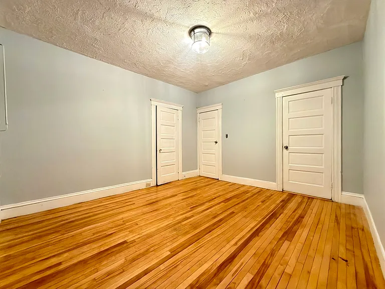90 Vernon St #3 — Photo 17
