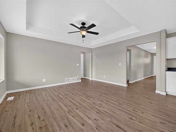 5th image of 4215 English Glen Ave