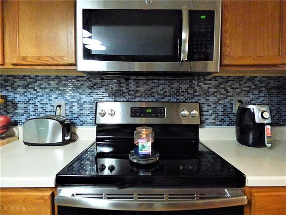 5th image of 202 Chelsea Dr