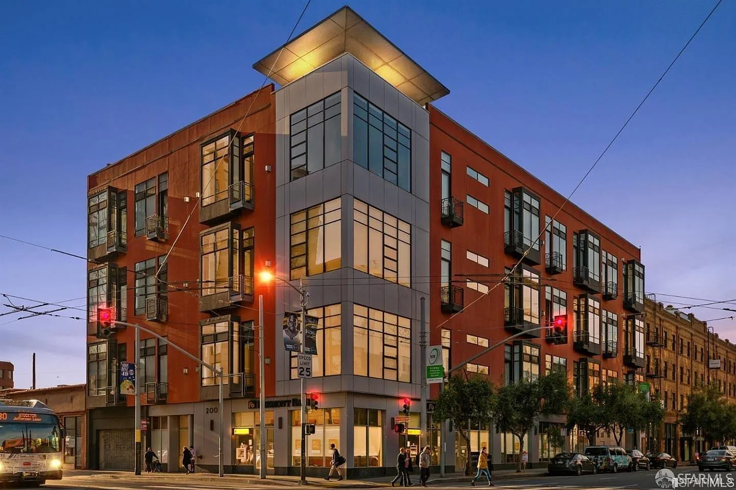 1 bed, 2.0 bath, 877 sqft, $4,695 — Photo 1