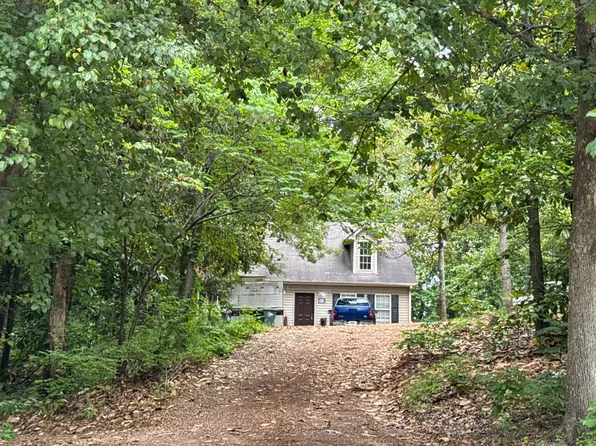 1303 W Solomon St, Griffin, GA 30223