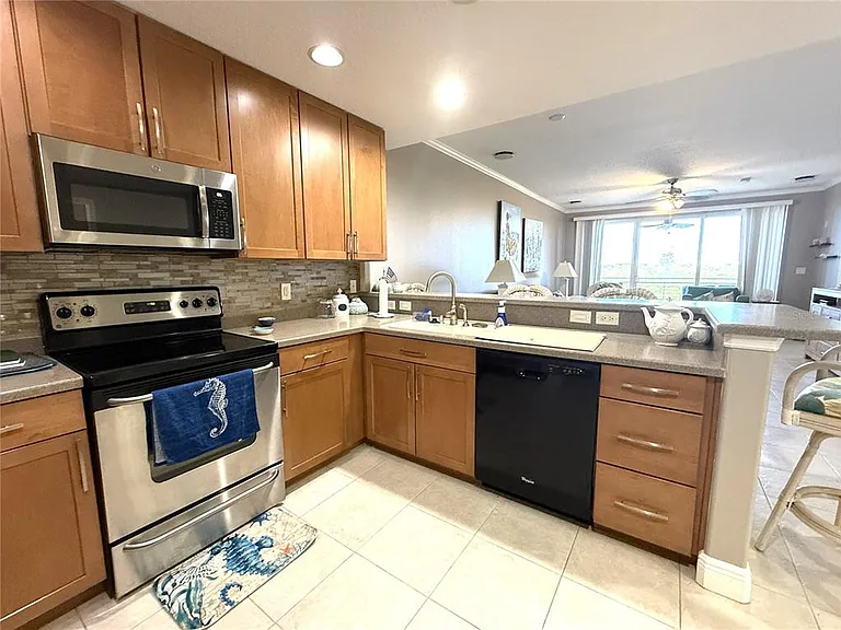 7296 Marathon Dr #402 — Photo 9