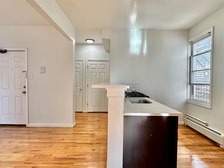 245 Duncan Ave #4 — Photo 8