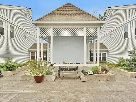 4th image of 50 N Broadway Ave #19