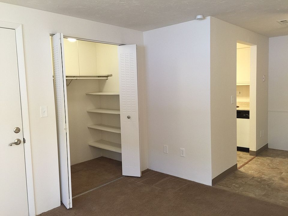 1st image of 1817 S Nantucket Dr APT 103