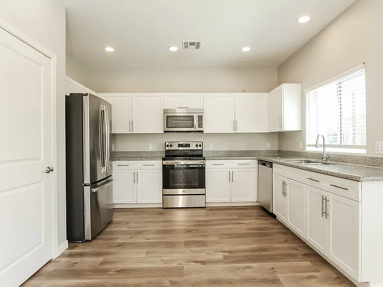 1807 W Minton St — Photo 7