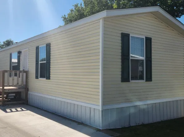 107 Burgundy Ln #107B, Hays, KS 67601