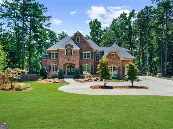 6806 Misty Cove Ln, Flowery Branch, GA 30542