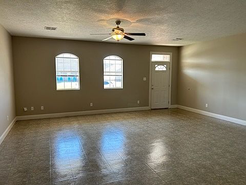 3rd image of 5018 Hawthorn Dr