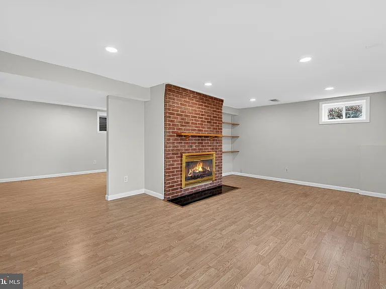 7507 Murillo St — Photo 12