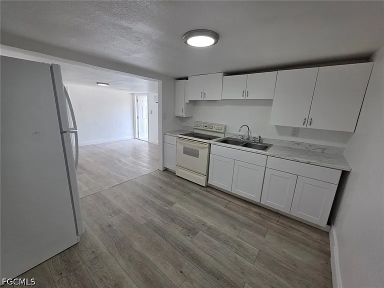 420 Fairfax Dr #5 — Photo 7
