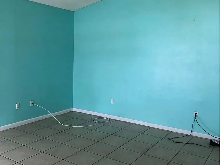 422 Rollins Dr — Photo 4