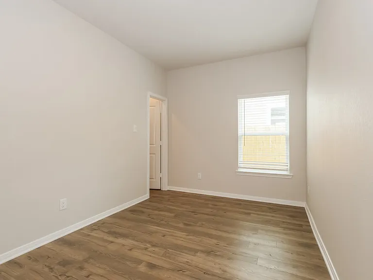 15667 Plum Brook Dr — Photo 16