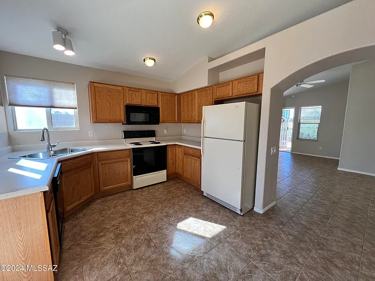 8820 N Mesquite Bluffs Pl — Photo 7