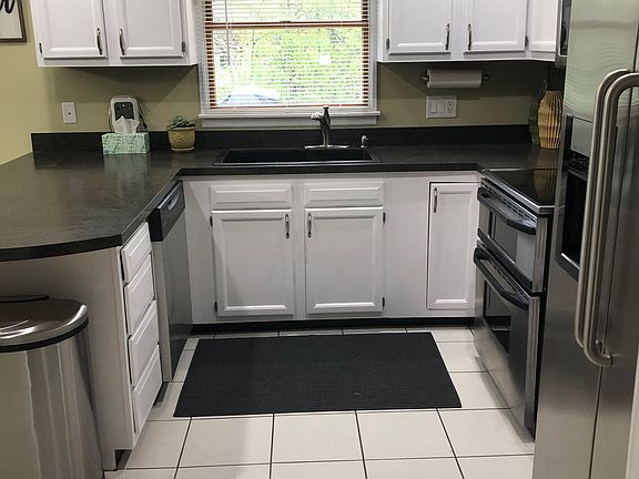 4th image of 1220 Westwood Hills Dr