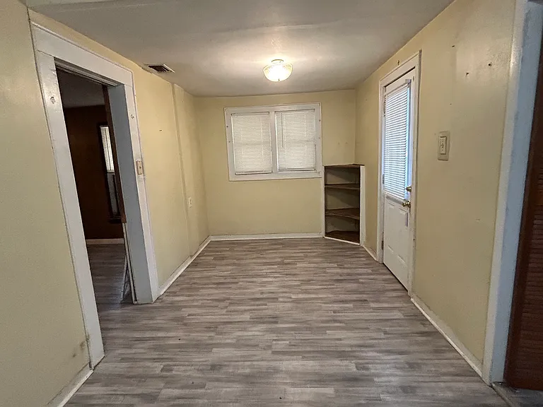 239 Hawthorne — Photo 9