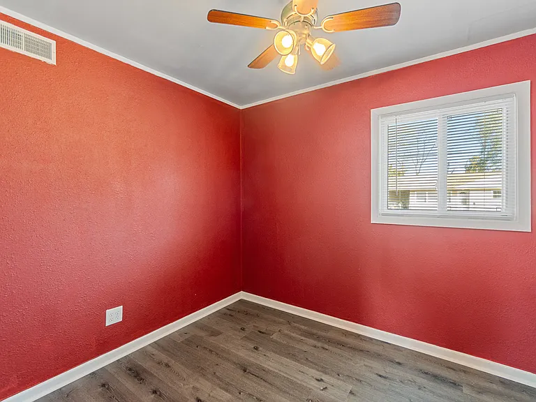 2249 Corbett Ave — Photo 23