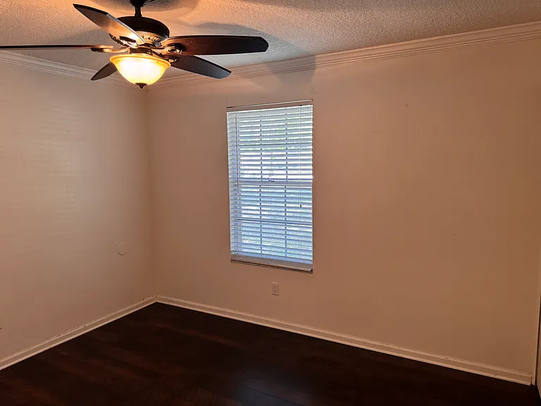 700 Governors Cir — Photo 12