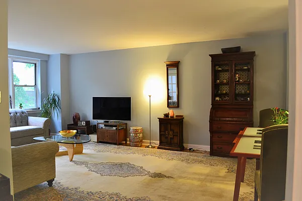 Sold by Re/Max In The City | media 42