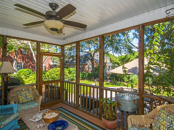 4th image of 1379 Southlake Dr