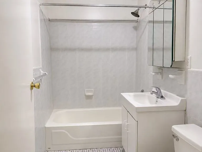 1392 Bristow St #1 — Photo 3