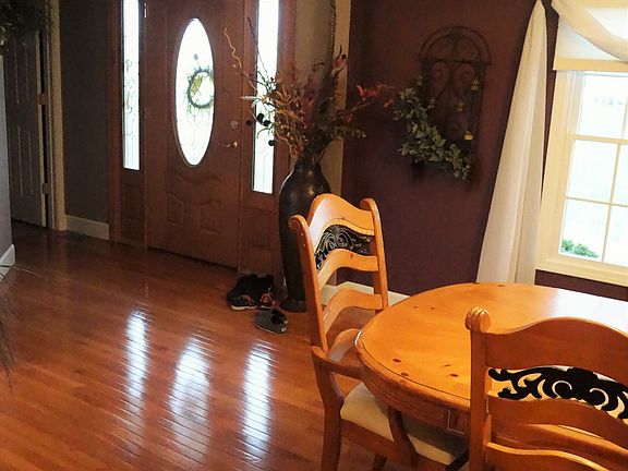 Dinning Room and Entry