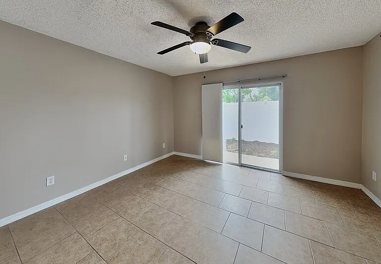 111 Hidden Arbor Ct — Photo 13