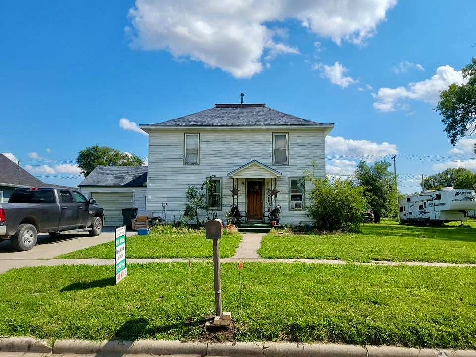 1st image of 906 Delay St