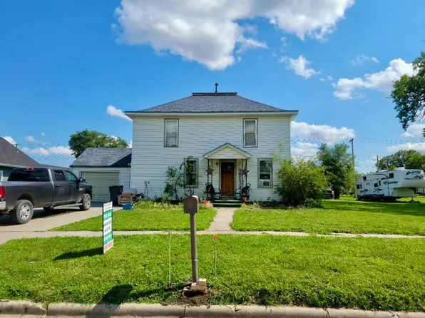 906 Delay St, Downs, KS 67437