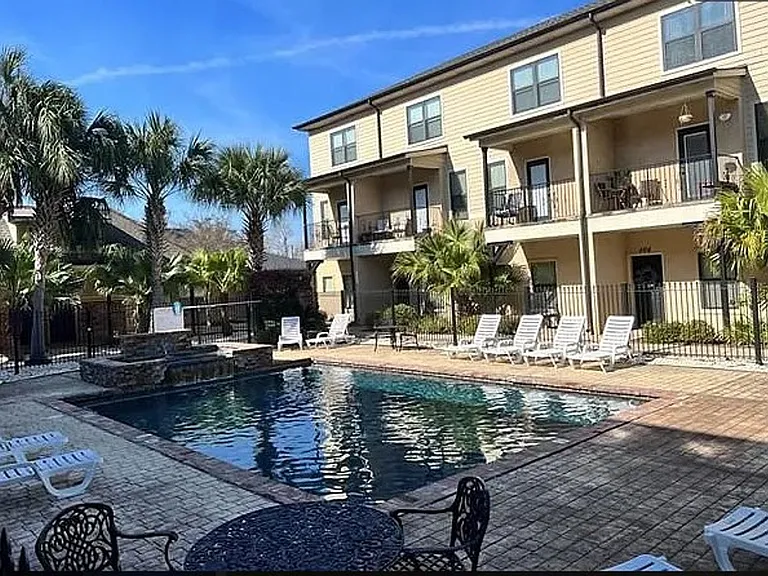 810 Lafitte St — Photo 6