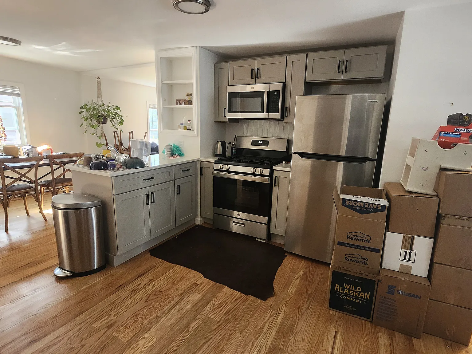 2 bed, 850 sqft, $2,300 — Photo 2