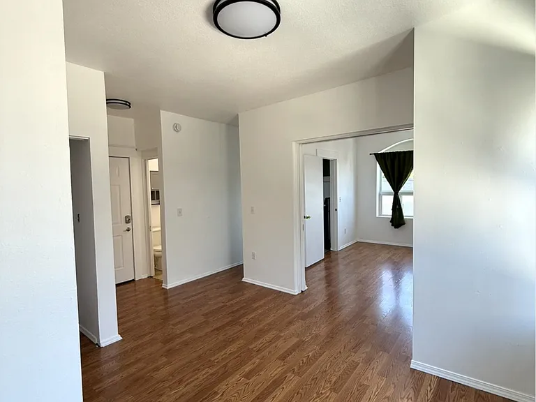 1109 SE Division St #1 — Photo 8