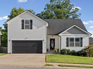1807 Rains Rd, Clarksville, TN 37042